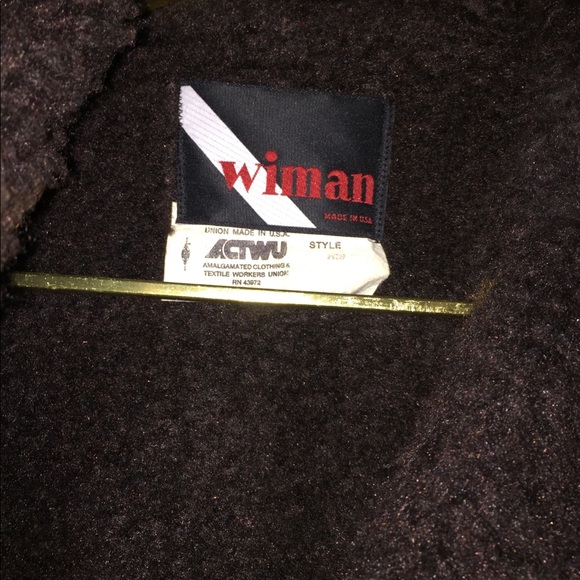 This is a vintage wiman coat. - Picture 2 of 4